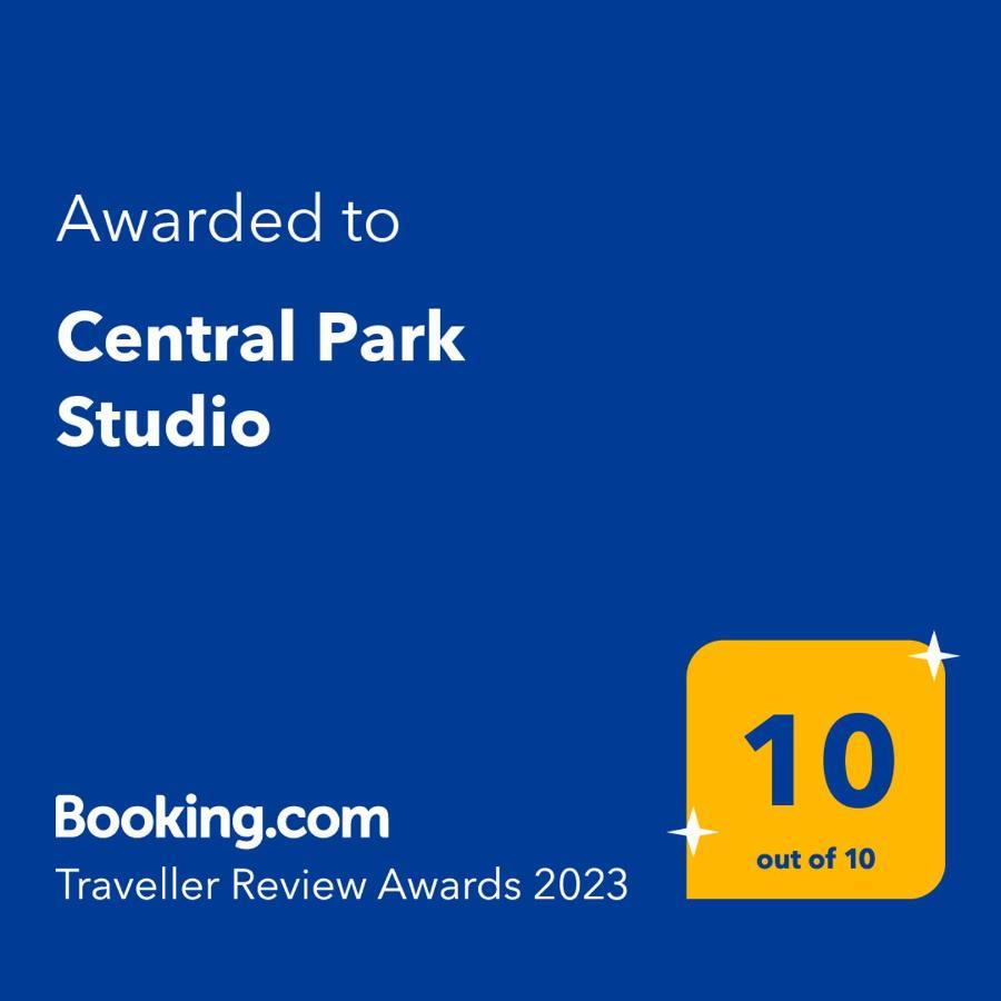Central Park Studio Onesti Exterior foto